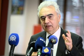 Agenţia Internaţională a Energiei anunţă o relansare ”în curs” a cererii de petrol şi îşi îmbunătăţeşte uşor previziunile pe 2026