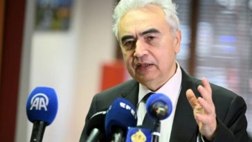 Agenţia Internaţională a Energiei anunţă o relansare ”în curs” a cererii de petrol şi îşi îmbunătăţeşte uşor previziunile pe 2026