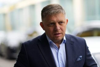 Slovacia: Referendum privind indemnizaţiile pe viaţă acordate prim-ministrului populist Robert Fico şi altor lideri