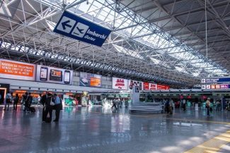 Noul sistem de control la frontiere al UE triplează timpul de trecere prin controlul paşapoartelor, avertizează operatorii aeroportuari