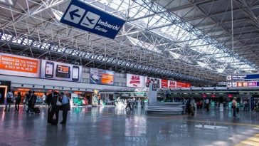 Noul sistem de control la frontiere al UE triplează timpul de trecere prin controlul paşapoartelor, avertizează operatorii aeroportuari