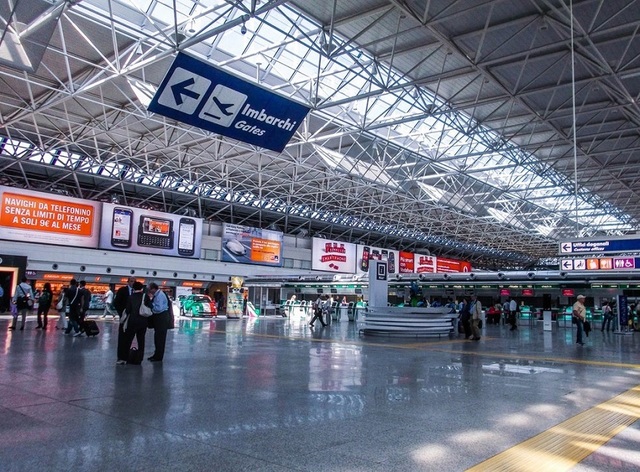 Noul sistem de control la frontiere al UE triplează timpul de trecere prin controlul paşapoartelor, avertizează operatorii aeroportuari