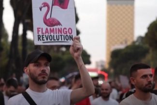 Familia lui Trump provoacă haos în Albania – Mii de manifestanţi la Tirana se opun proiectului unui complex hotelier de lux legat de fiica preşedintelui american şi de soţul acesteia/ VIDEO