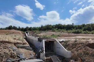 CNAIR: Progres bun al constructorului turc Makyol pe şantierele tronsoanelor 1 şi 2 de pe Autostrada Sibiu – Făgăraş (A13). Peste 800 muncitori şi 400 de utilaje, pe şantier – FOTO, VIDEO