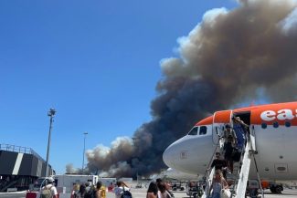 Franţa – Doi pompieri şi-au pierdut viaţa în timp ce încercau să stingă un incendiu izbucnit în apropierea aeroportului Bordeaux-Merignac