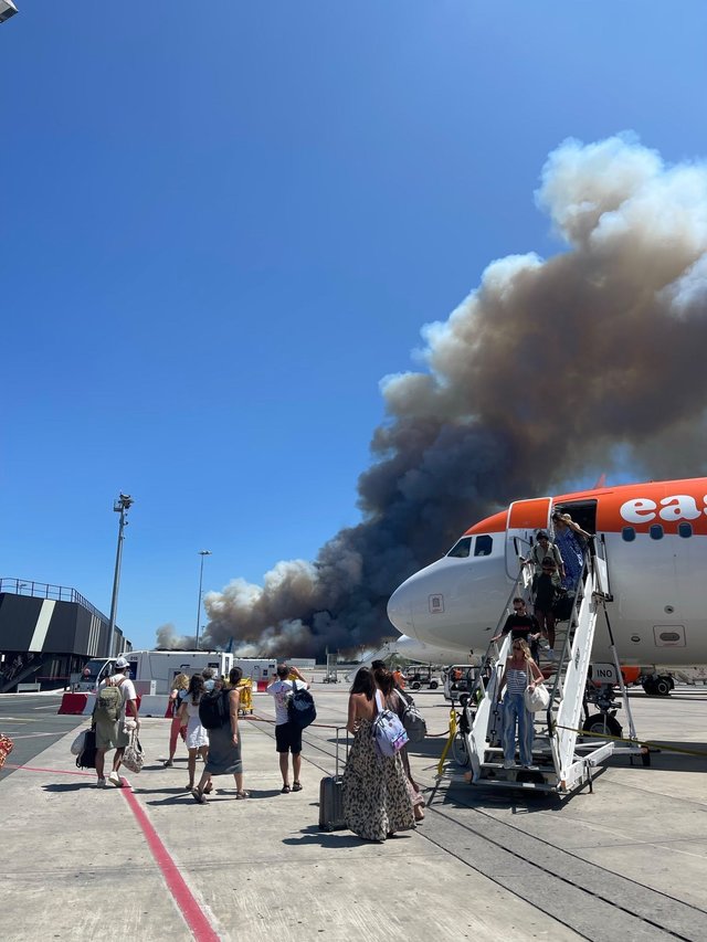 Franţa – Doi pompieri şi-au pierdut viaţa în timp ce încercau să stingă un incendiu izbucnit în apropierea aeroportului Bordeaux-Merignac