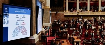 Parlamentul francez adoptă, după ani de dezbateri, ”ajutorul pentru a muri”