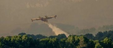 Premierul francez Sébastien Lecornu cere armatei să desfăşoare un avion de tip Airbus A400M împotriva incendiilor devastatoare din Gorinde şi Landes, cu o săptămână mai devreme decât era prevăzut, în urma unui scandal politic