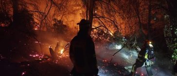 Pompierii români continuă misiunea de sprijin a autorităţilor franceze pentru stingerea incendiilor de pădure în sudul Franţei/ Cea mai recentă intervenţie a vizat un incendiu care risca să se extindă la mai multe gospodării