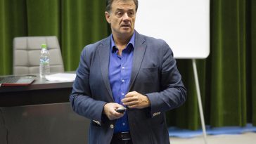 Fotbal: FRF a aprobat propunerea lui Vassaras şi va desemna arbitru de rezervă VAR la fiecare meci din primele patru etape ale Superligii