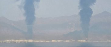 Emiratele Arabe Unite afirmă că două dintre petrolierele sale au fost lovite de rachete iraniene, un membru al echipajului pierzându-şi viaţa