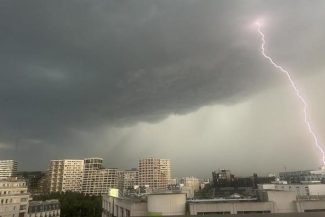 Şedinţă extraordinară la Ministerul Mediului: Avertizările emise pentru următoarele zile indică un cumul de fenomene meteorologice periculoase, de la temperaturi extreme la vijelii puternice şi ploi torenţiale/ Măsuri şi recomandări