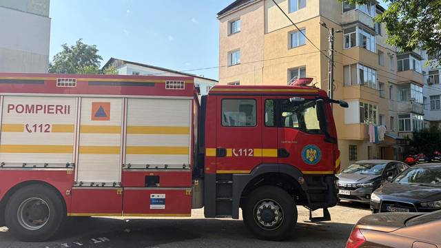 Neamţ: Miros de gaz într-un bloc după ce ţeava de pe casa scării a fost tăiată în timpul unor lucrări de reamenajare