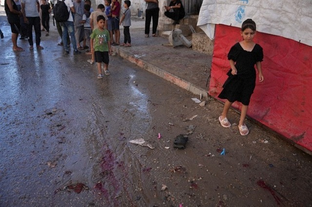 Lovituri israeliene în Gaza: Cel puţin opt persoane au fost ucise în timpul unei înmormântări