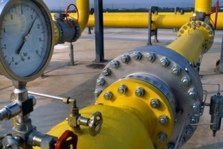 Peste 150 de consumatori din sectorul 6 al Capitalei au rămas fără gaze naturale, după ce Distrigaz Sud Reţele a oprit furnizarea din cauza unor defecţiuni la instalaţia comună a blocului
