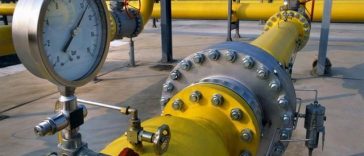 Peste 150 de consumatori din sectorul 6 al Capitalei au rămas fără gaze naturale, după ce Distrigaz Sud Reţele a oprit furnizarea din cauza unor defecţiuni la instalaţia comună a blocului