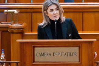 Gianina Şerban (deputat AUR): Ce viitor mai poate avea România dacă, an de an, tot mai puţini români devin părinţi şi tot mai multe sate rămân doar nişte amintiri?