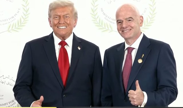 Fotbal: 50 de europarlamentari cer o anchetă privind Premiul FIFA pentru Pace acordat de Gianni Infantino lui Donald Trump