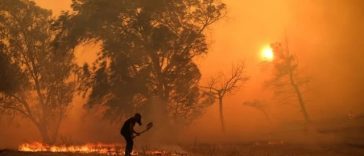 Atenţionare de călătorie transmisă de MAE – Riscul de producere a incendiilor se extinde în Grecia / Cetăţenii români sunt sfătuiţi să manifeste prudenţă sporită