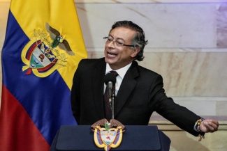 Preşedintele columbian în exerciţiu Gustavo Petro, care nu recunoaşte rezultatul alegerilor prezidenţiale columbiene, îl acuză pe preşedintele ales Abelardo de la Espriella de faptul că ”se supune în mod direct Departamentului de Stat al Statelor Unite”