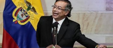 Preşedintele columbian în exerciţiu Gustavo Petro, care nu recunoaşte rezultatul alegerilor prezidenţiale columbiene, îl acuză pe preşedintele ales Abelardo de la Espriella de faptul că ”se supune în mod direct Departamentului de Stat al Statelor Unite”
