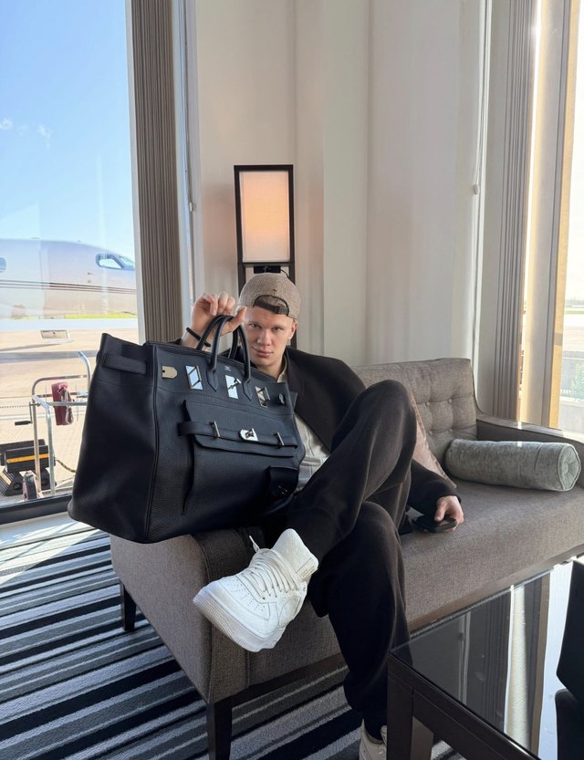 „Haaland susţine suferinţe atroce” – PETA îl critică pe fotbalistul norvegian pentru genţile sale Hermès