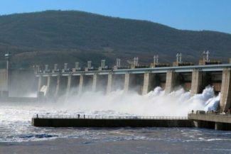 INS: Resursele de energie electrică au crescut cu 389,5 milioane kWh, în primele cinci luni, faţă de perioada similară din 2025. S-a redus producţia din centralele nuclearo-electrice, dar a crescut cea din hidrocentrale