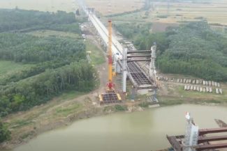 CNAIR: Ploile întârzie lucrările la podul hobanat peste râul Siret de pe Drumul Expres Brăila – Galaţi, ajuns la un stadiu de execuţie de 97% – FOTO, VIDEO