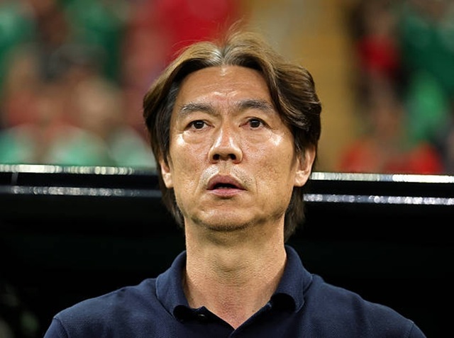 Cupa Mondială 2026: Ameninţat în Coreea de Sud, fostul selecţioner Hong Myung-bo a plecat în Statele Unite la două zile după întoarcerea sa în ţară