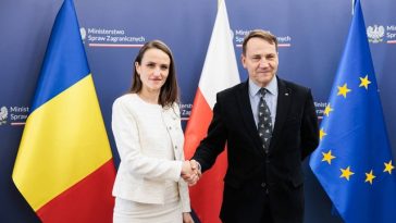 Polonia a transmis condamnarea fermă faţă de recentele incursiuni ilegale în spaţiul aerian al României / Oana Ţoiu şi Radek Sikorski au discutat despre ultimele incidente şi apărarea comună