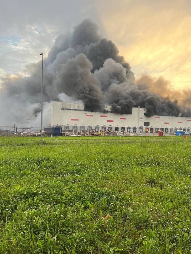 Incendiu la instalaţii industriale din oraşul rus Riazan, în urma unui atac cu drone / Regiunea găzduieşte numeroase complexe industriale mari, inclusiv o rafinărie de petrol şi un centru logistic – FOTO / VIDEO