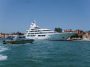 Ambasadorul SUA Fertitta, întâmpinat la Veneţia cu proteste la sosirea cu superiahtul său – VIDEO