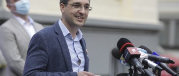 Dosarul Pfizer – Vlad Voiculescu: Domnii Rogobete şi Nazare au fost la Washington să negocieze cu Pfizer / Ce şi cum au negociat nu se ştie / Domnul Rafila încă nu a explicat de ce nu a acceptat oferta Pfizer de a închide contractul la jumătate din preţ