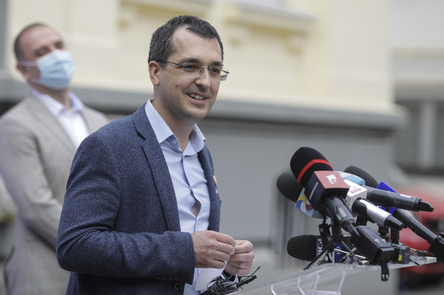 Dosarul Pfizer – Vlad Voiculescu: Domnii Rogobete şi Nazare au fost la Washington să negocieze cu Pfizer / Ce şi cum au negociat nu se ştie / Domnul Rafila încă nu a explicat de ce nu a acceptat oferta Pfizer de a închide contractul la jumătate din preţ