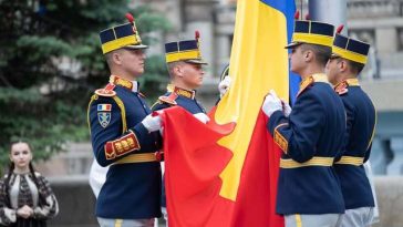 Bolojan: Astăzi, de Ziua Imnului Naţional, ne amintim că simbolurile unui stat au valoare atunci când sunt susţinute de faptele oamenilor şi de încrederea pe care o construim împreună.