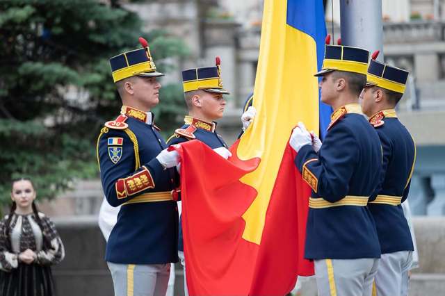 Bolojan: Astăzi, de Ziua Imnului Naţional, ne amintim că simbolurile unui stat au valoare atunci când sunt susţinute de faptele oamenilor şi de încrederea pe care o construim împreună.