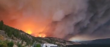 Canada pregăteşte evacuarea unei comunităţi din Ontario, în timp ce fumul incendiilor afectează calitatea aerului în SUA