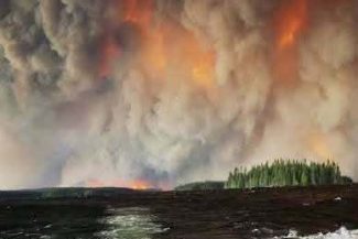 Provincia Ontario solicită sprijin federal pentru evacuări, pe fondul incendiilor forestiere care devastează localităţi izolate din Canada