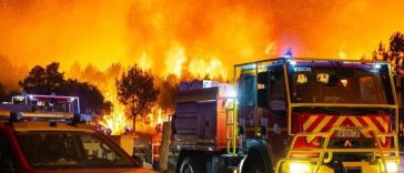 Franţa a solicitat activarea mecanismului de protecţie civilă al UE din cauza incendiilor. În Gironde, 4.800 de hectare au ars şi peste 20.000 de persoane au fost evacuate, în timp ce pompierii apără „casă cu casă”