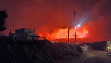 Originea incendiului de pe insula Paros a fost identificată la groapa de gunoi a insulei. Primarul şi viceprimarul au fost reţinuţi alături de alte două persoane