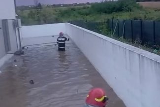 Prahova: Pompierii intervin în mai multe localităţi, în urma ploilor torenţiale/ Cele mai afectate sunt Păuleşti şi Filipeştii de Târg – VIDEO