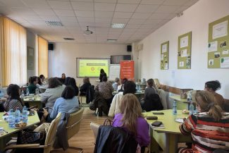 Aproape 100.000 de copii învaţă în clase simultane/ Soluţia pentru profesorii care predau mai multor clase în aceeaşi oră, propusă de World Vision România/ Director: Experienţa dobândită în clasele simultane, resursă pentru tot sistemul de educaţie