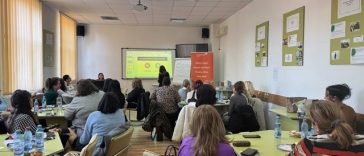 Aproape 100.000 de copii învaţă în clase simultane/ Soluţia pentru profesorii care predau mai multor clase în aceeaşi oră, propusă de World Vision România/ Director: Experienţa dobândită în clasele simultane, resursă pentru tot sistemul de educaţie