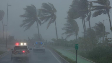 Centrul Naţional pentru Uragane din SUA avertizează asupra unui risc de 80% de formare a unui ciclon tropical în apropierea Floridei