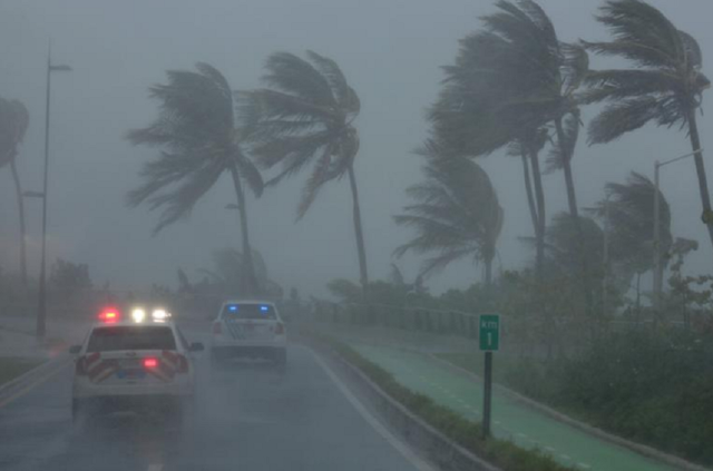 Centrul Naţional pentru Uragane din SUA avertizează asupra unui risc de 80% de formare a unui ciclon tropical în apropierea Floridei