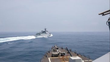 Japonia acuză pentru prima oară China de desfăşurarea unui exerciţiu de tir cu muniţie reală în zona economică exclusivă japoneză, în cadrul unor manevre comune cu Rusia