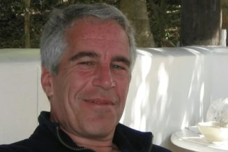 Victime ale abuzurilor comise de Jeffrey Epstein afirmă că fosta sa asistentă, Lesley Groff, a minţit în faţa Congresului cu privire la detalii esenţiale
