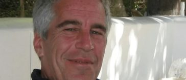 Victime ale abuzurilor comise de Jeffrey Epstein afirmă că fosta sa asistentă, Lesley Groff, a minţit în faţa Congresului cu privire la detalii esenţiale