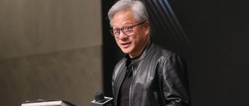 O geacă de piele purtată de directorul Nvidia, Jensen Huang, s-a vândut cu aproape un milion de dolari la licitaţie