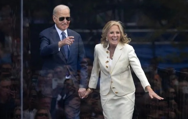 Joe Biden anunţă că tratamentul său împotriva cancerului ”agresiv” la prostată ”merge cu adevărat bine” şi că lansează, la 17 noiembrie o carte, “Promise me, America”